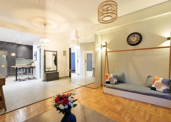 Aiolos Elegant Retro Suite In Glyfada Centre